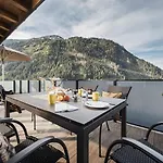 Platzhirsch & Lägenhet