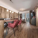 Platzhirsch & Lägenhet
