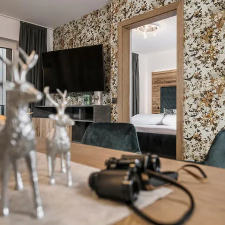 Platzhirsch & شقة *