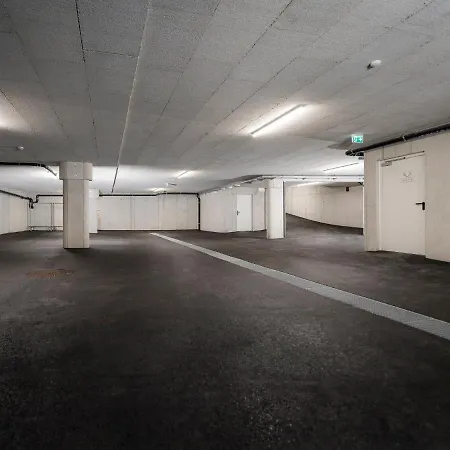 Platzhirsch & * مايرهوفن