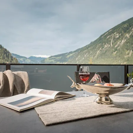 Platzhirsch & Appartamento Mayrhofen