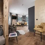 Platzhirsch & Апартаменты Майрхофен